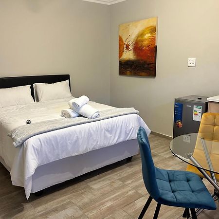 Khayalethu Guest House Vanderbijlpark Εξωτερικό φωτογραφία